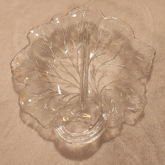 Vintage Indiana Glass Co. Clear Glass Leaf Dish - Picture 1 of 8